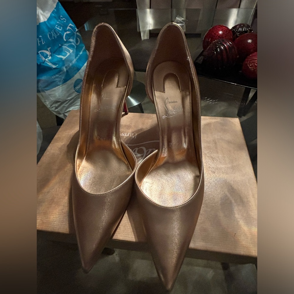 NWT authentic CL pumps - color is like a rose gold